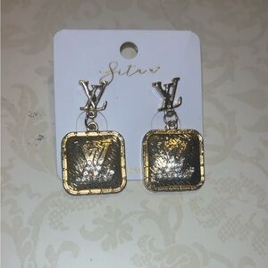 Fashion earrings NWT